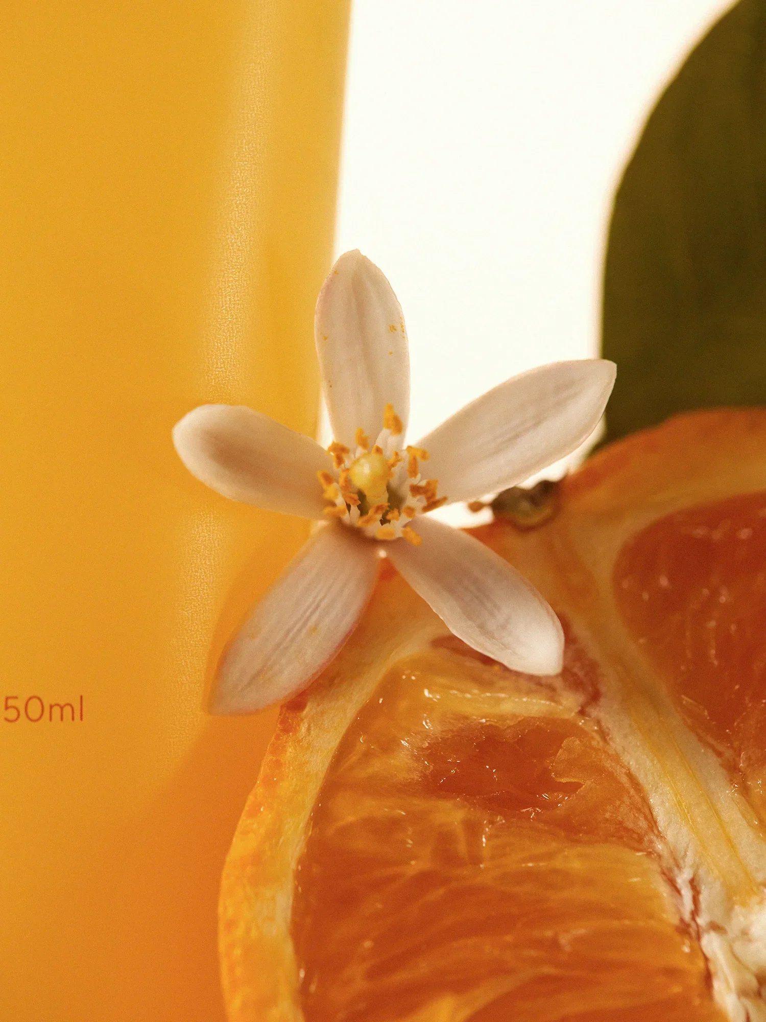 Glow Vita Oil in Gel Cleanser Orange & Neroli 150ml - Image 3