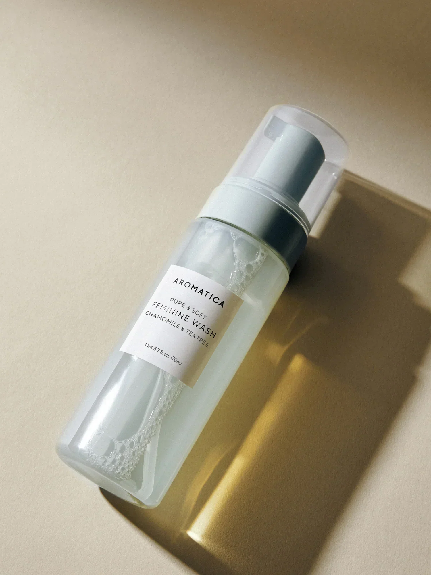 Pure & Soft Feminine Wash Chamomile & Tea Tree Refill 100ml - Image 4