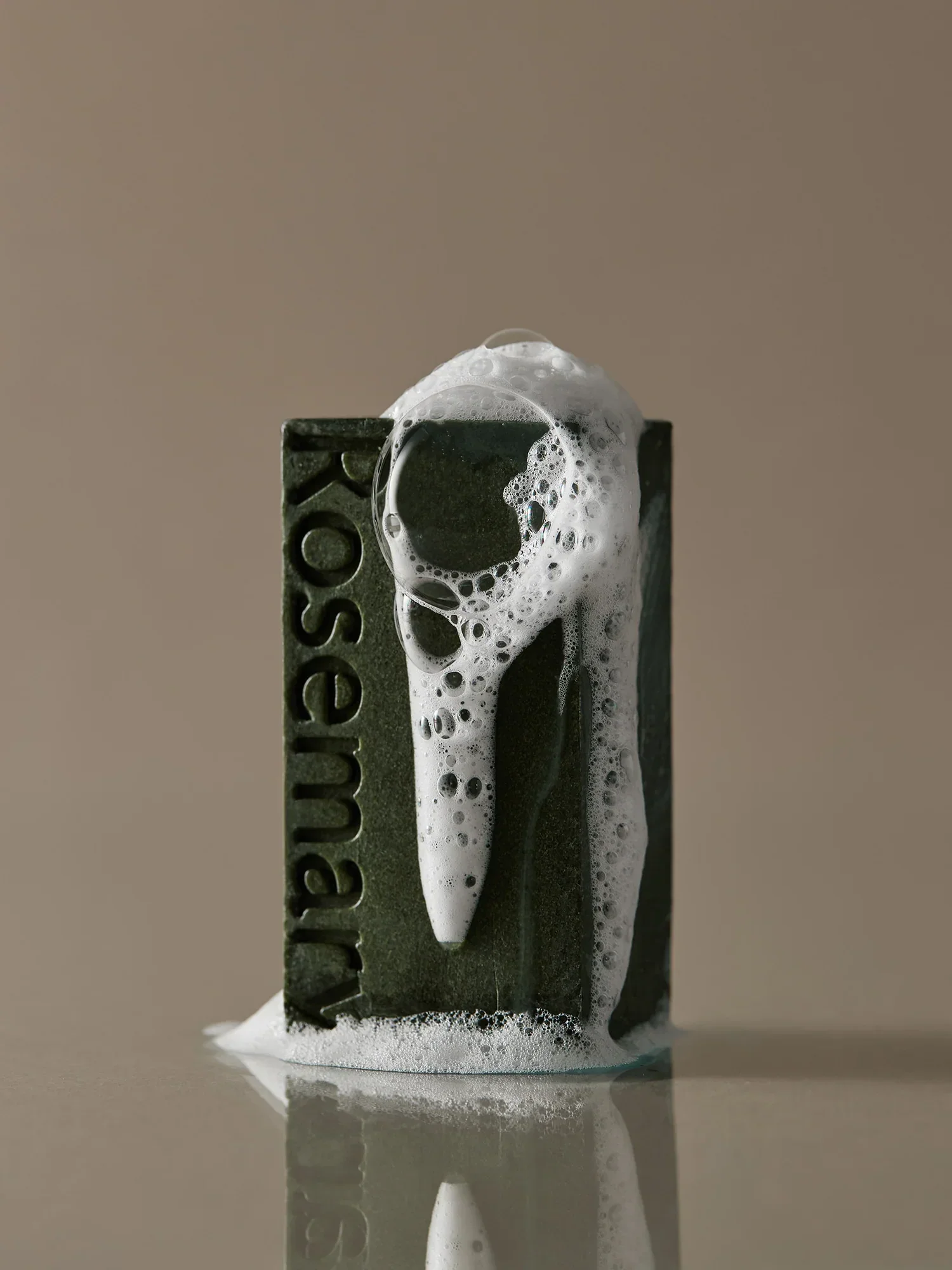 Rosemary Scalp Scaling Shampoo Bar 135G - Image 2