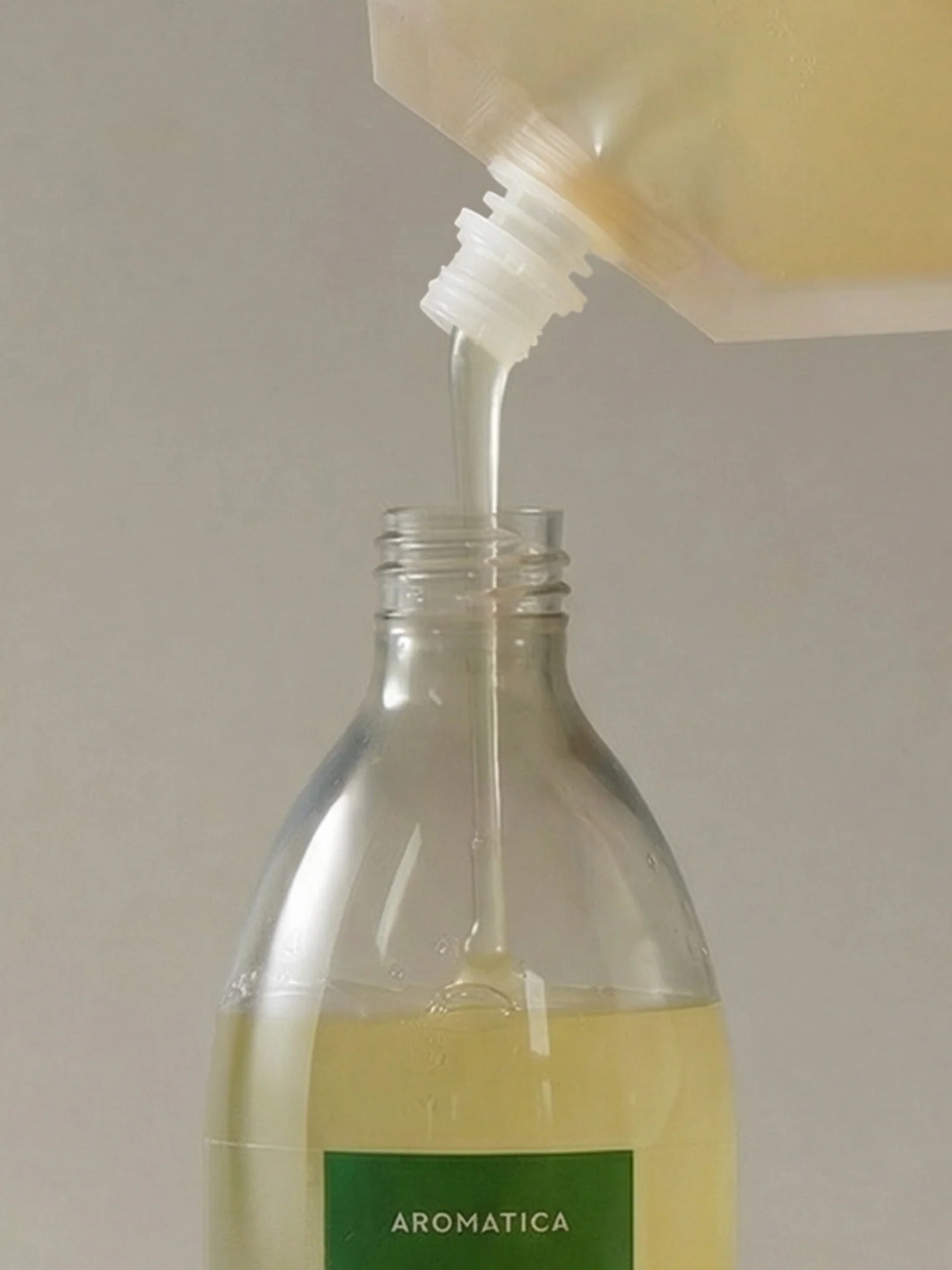 Rosemary Scalp Scaling Shampoo Refill 500ml x2 & Hair Thickening Conditioner Refill 500ml x2 - Image 2